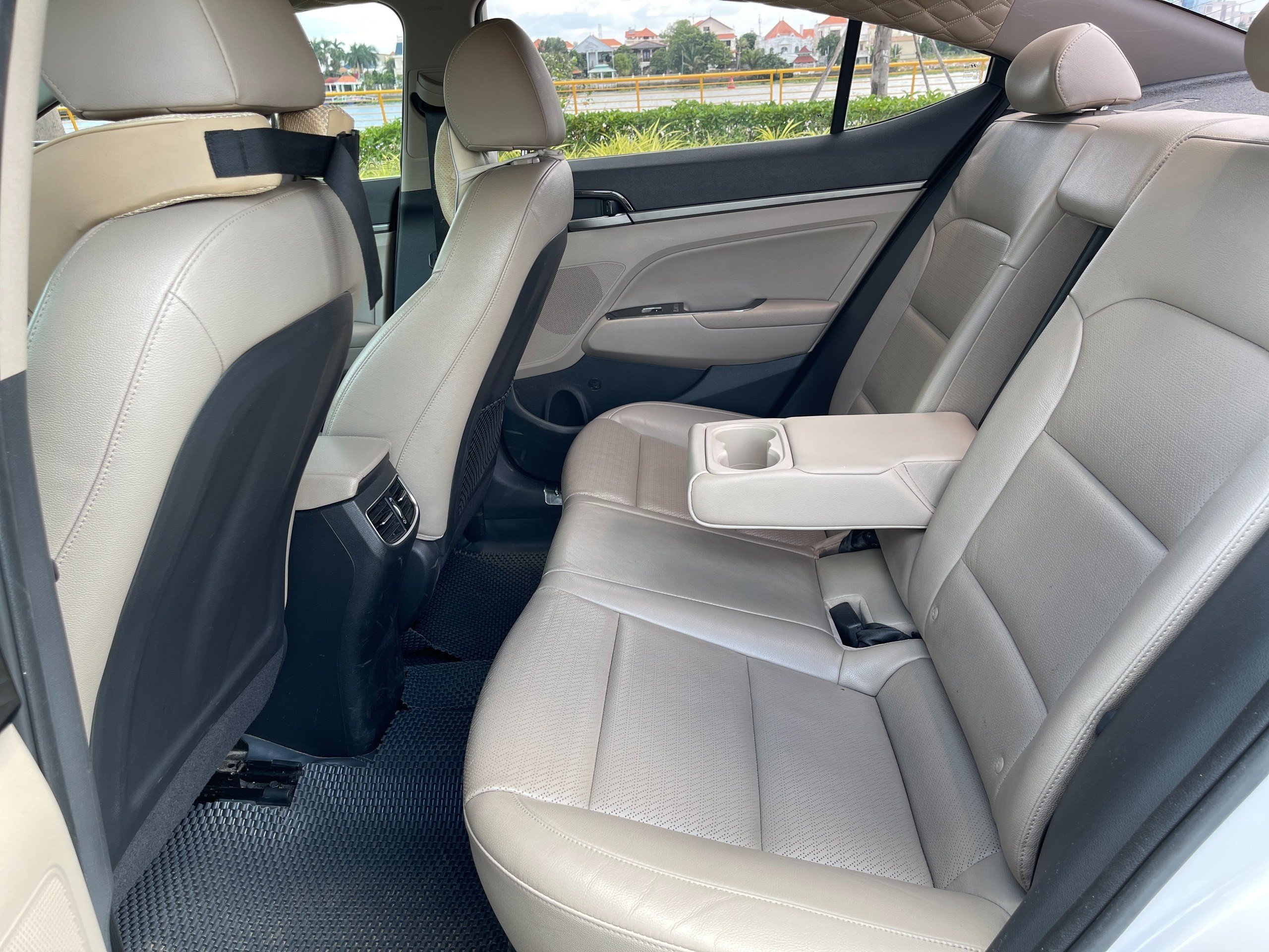 Hyundai Elantra 2018 - 2.0 AT trắng (18)