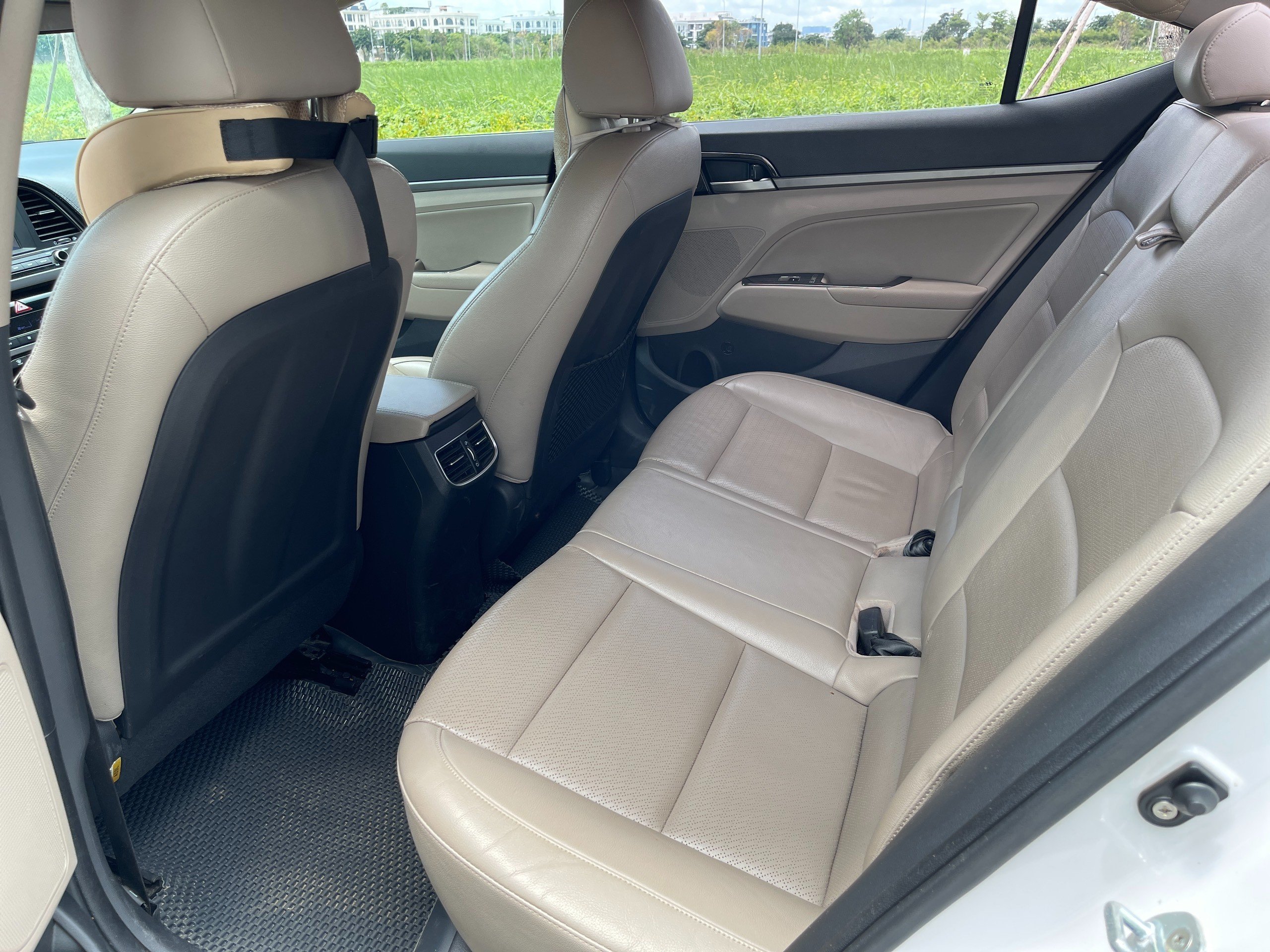 Hyundai Elantra 2018 - 2.0 AT trắng (2)