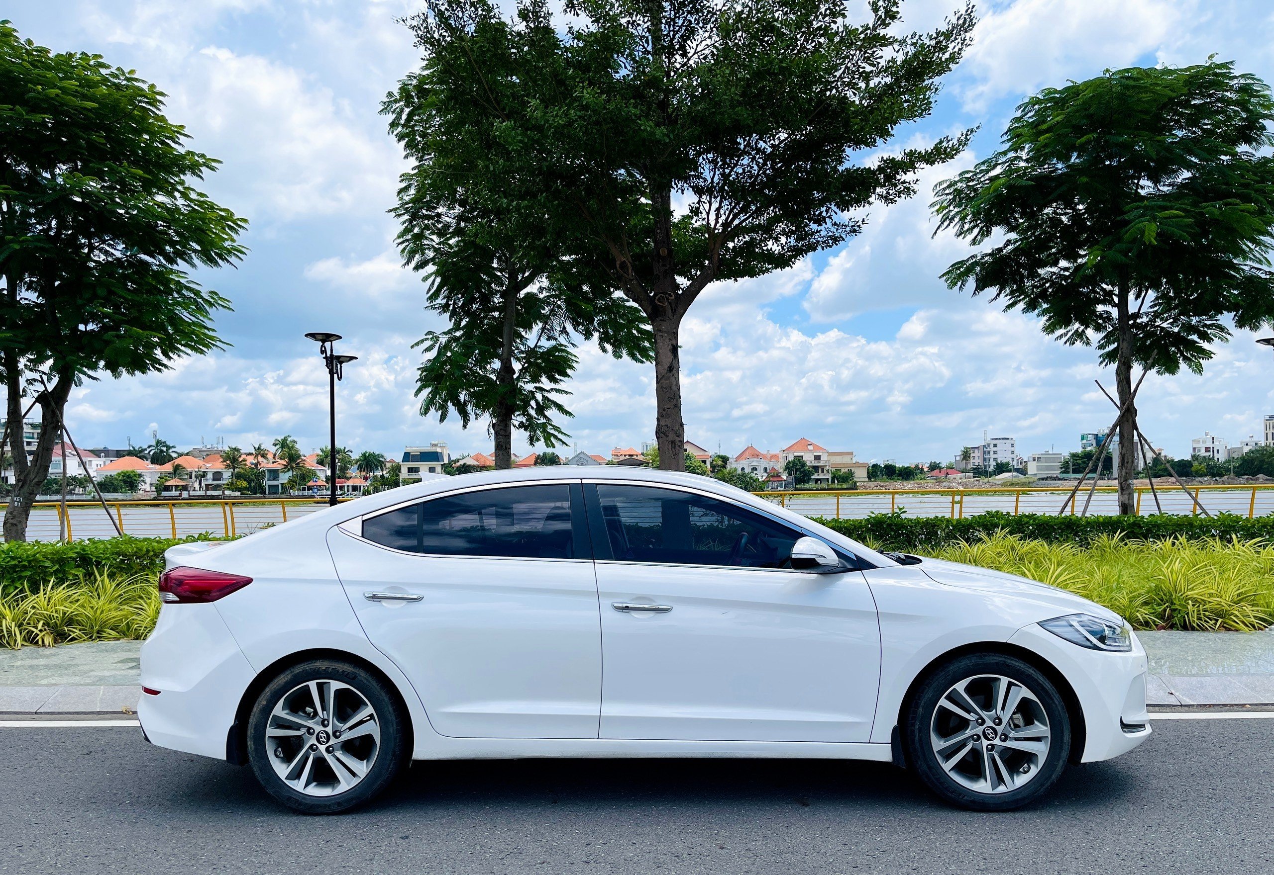 Hyundai Elantra 2018 - 2.0 AT trắng (34)