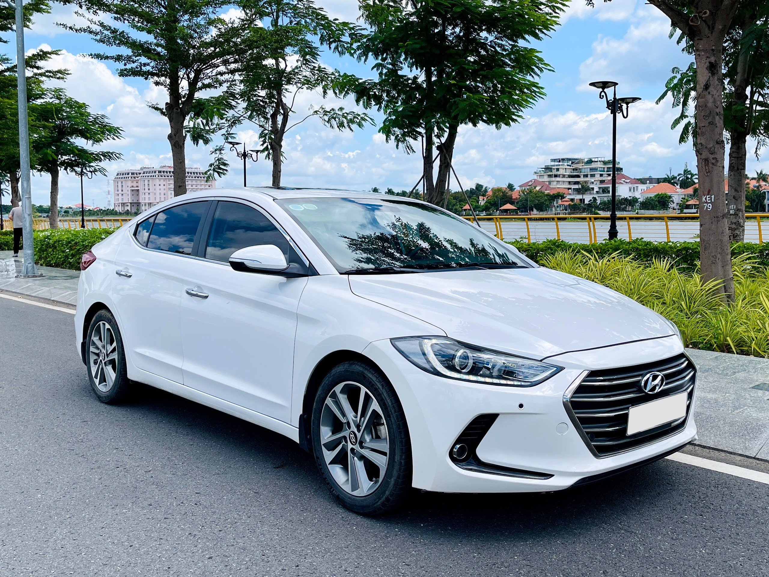Hyundai Elantra 2018 - 2.0 AT trắng (35)