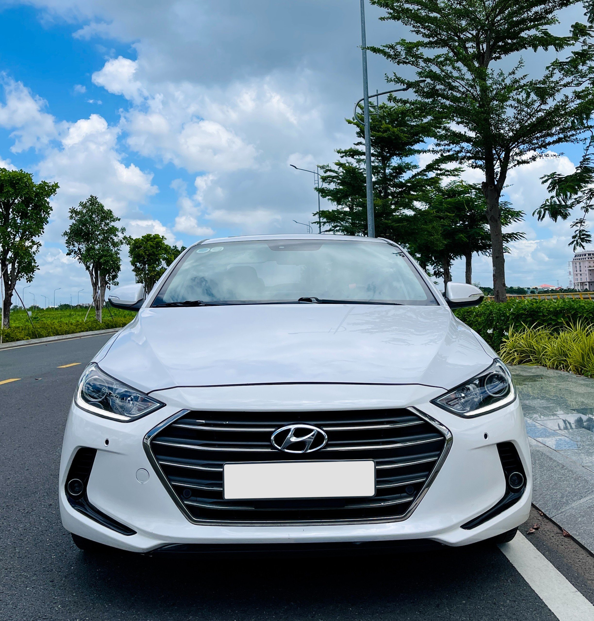 Hyundai Elantra 2018 - 2.0 AT trắng (36)