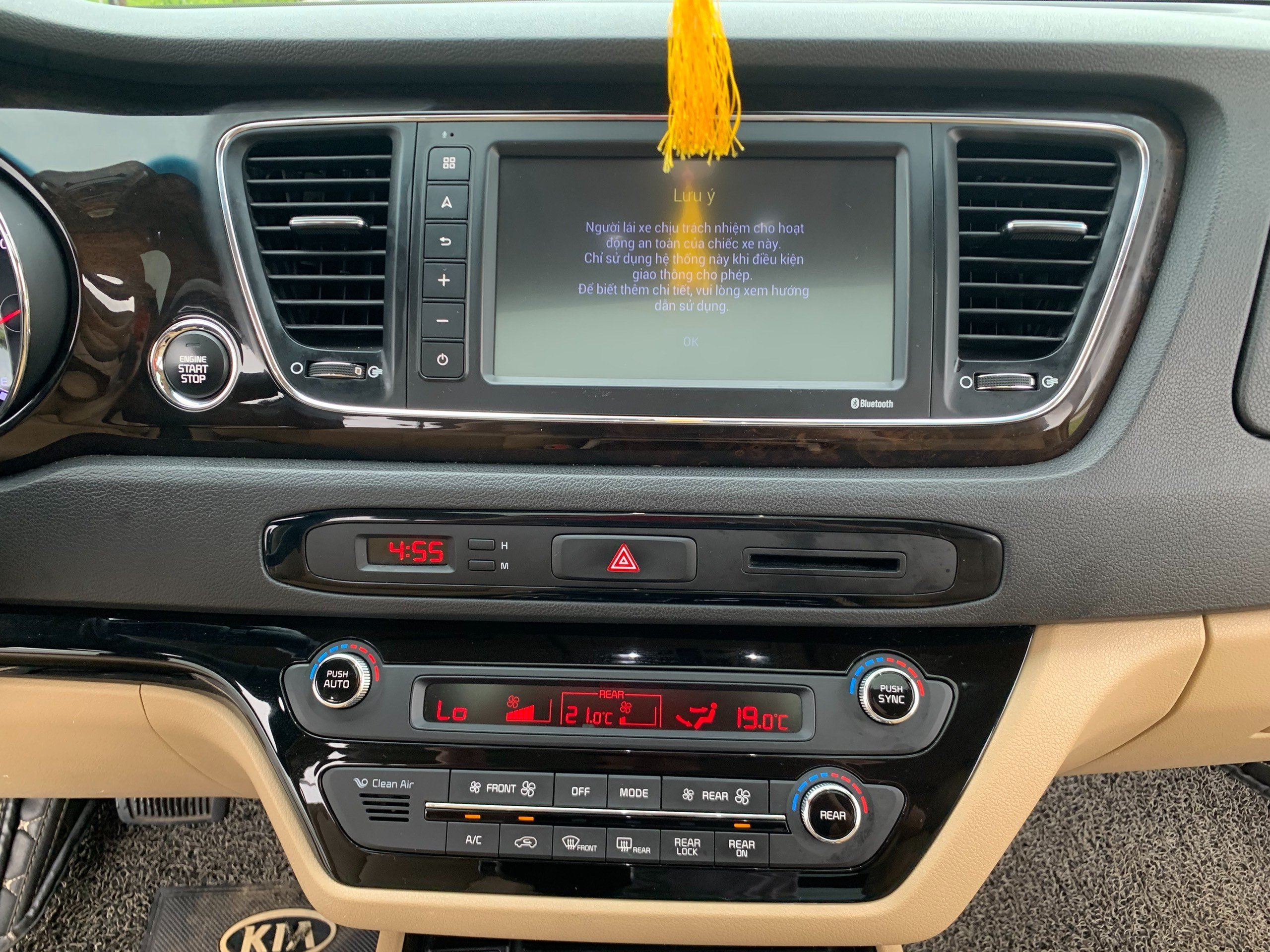 KIA Sedona 2020 - Full dầu màu nâu (1)