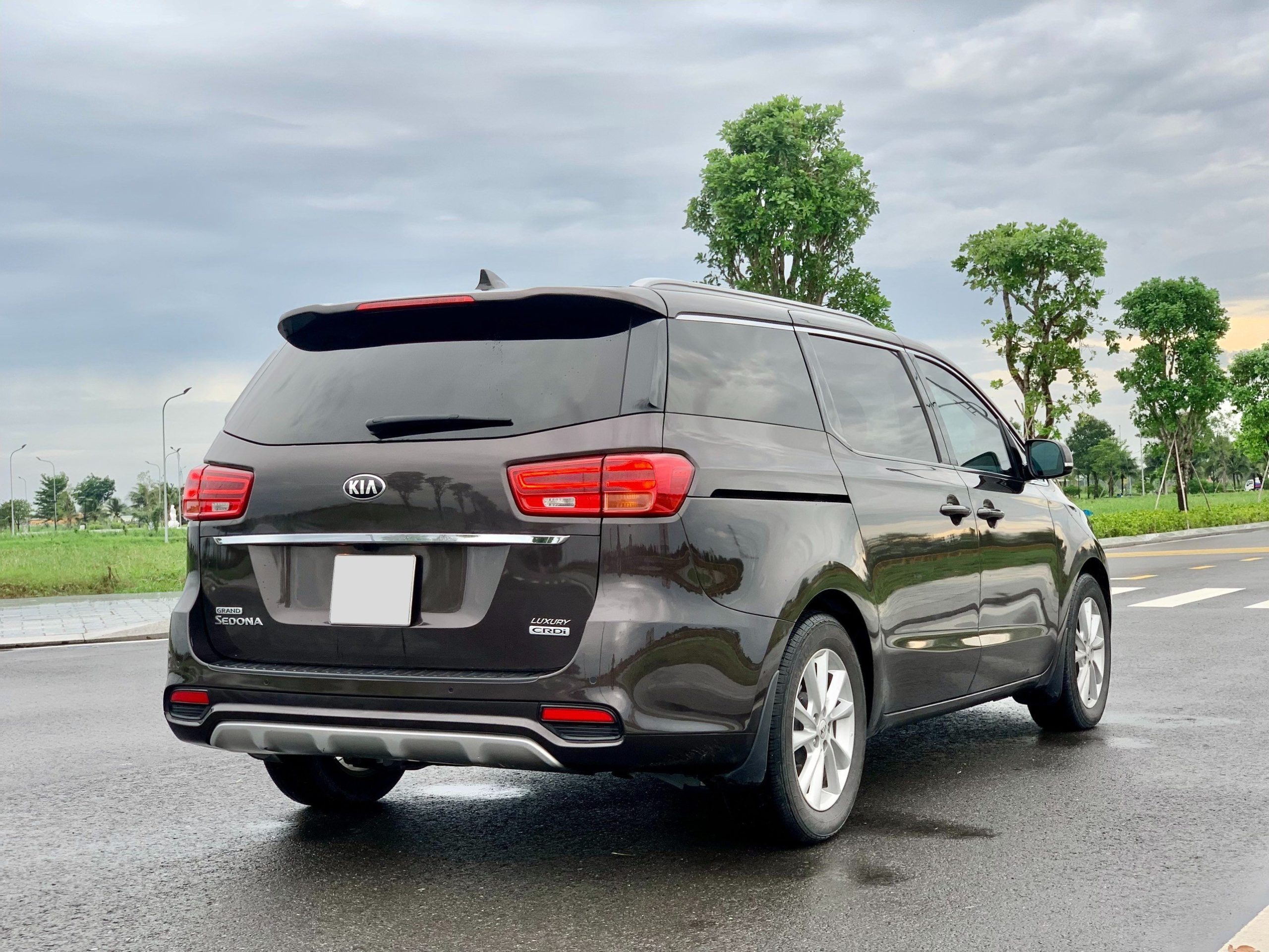 KIA Sedona 2020 - Full dầu màu nâu (12)