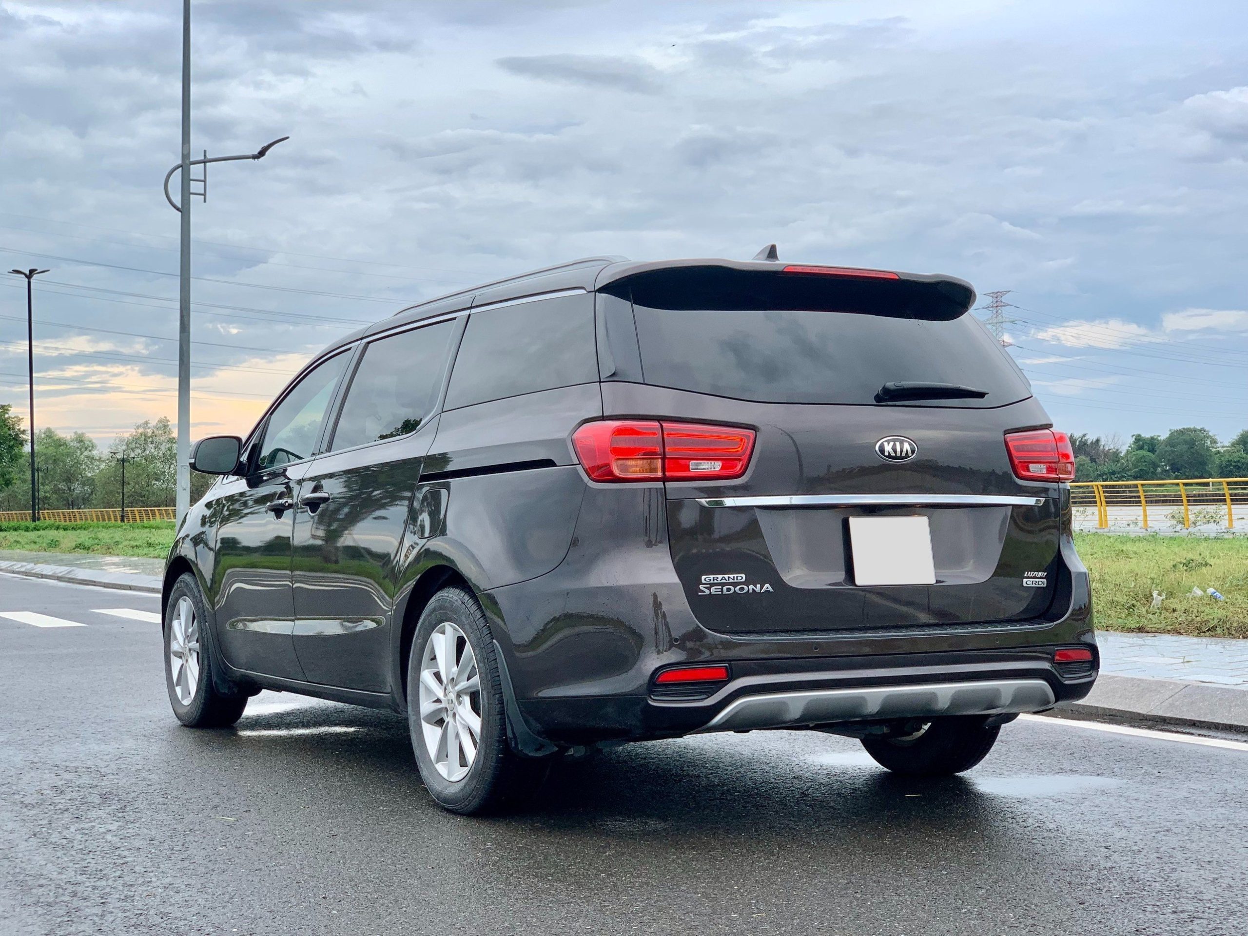 KIA Sedona 2020 - Full dầu màu nâu (14)