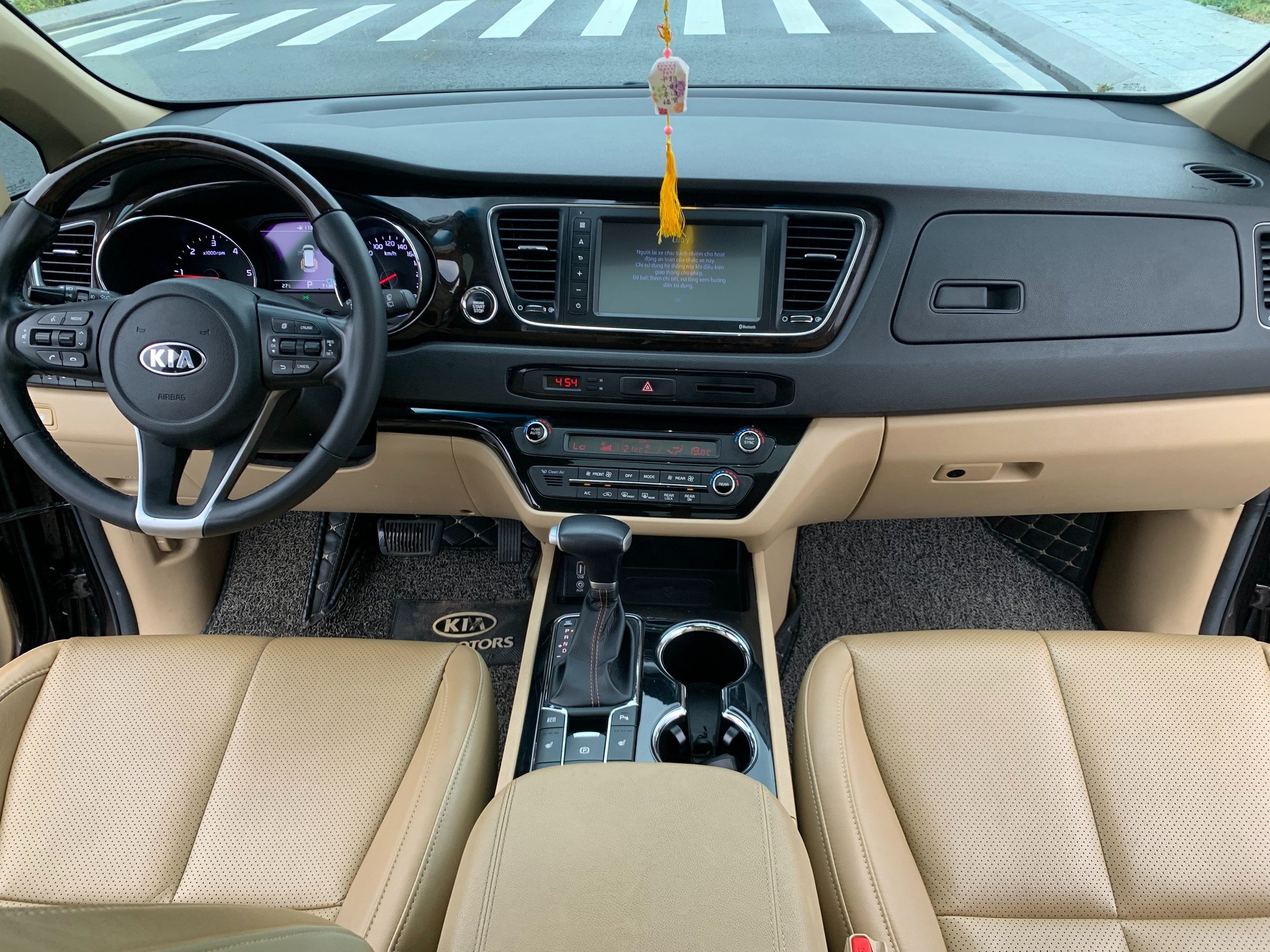 KIA Sedona 2020 - Full dầu màu nâu (4)