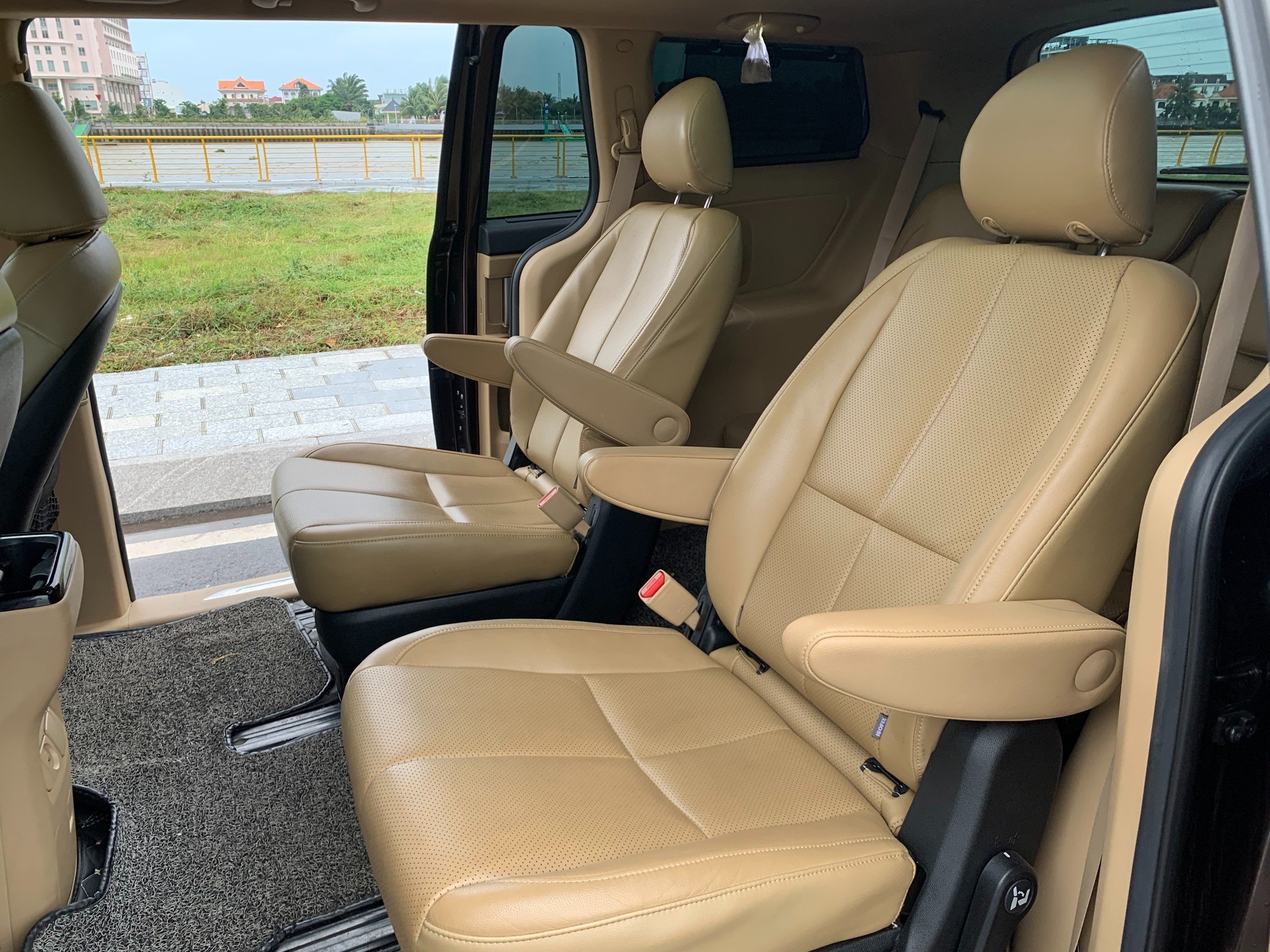 KIA Sedona 2020 - Full dầu màu nâu (8)