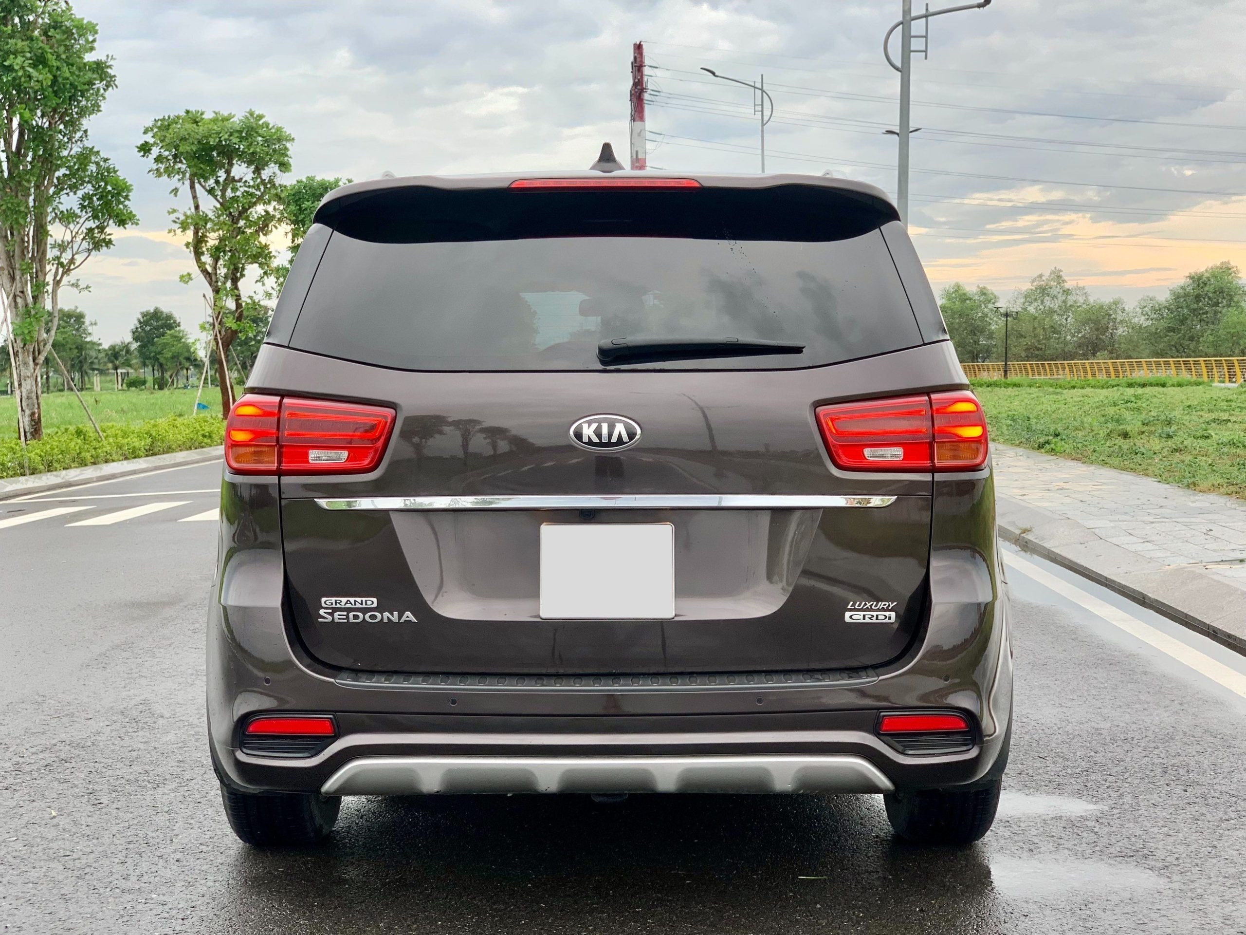KIA Sedona 2020 - Full dầu màu nâu (9)
