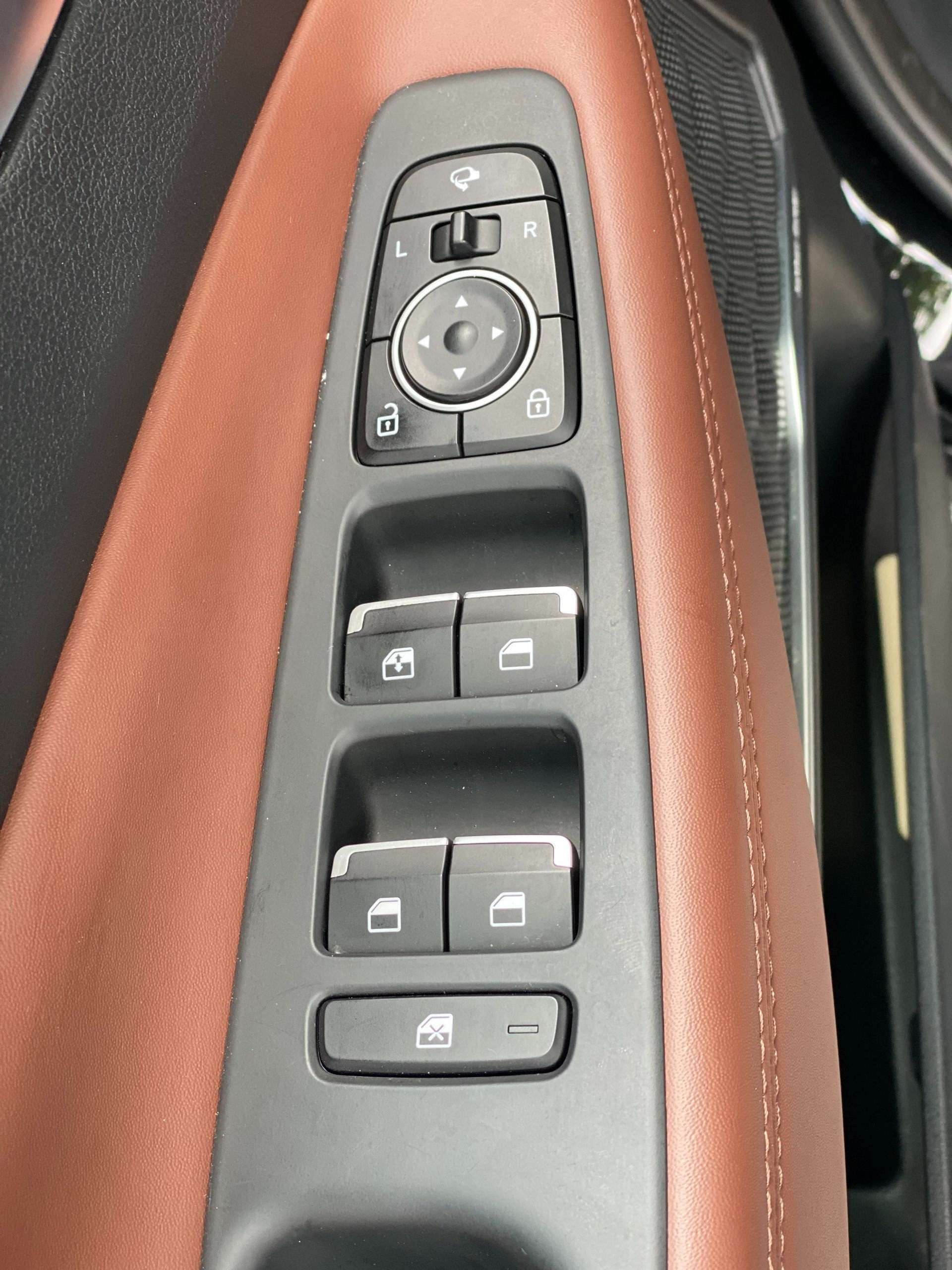 Hyundai Santafe 2022 - Xăng Tiêu chuẩn (14)