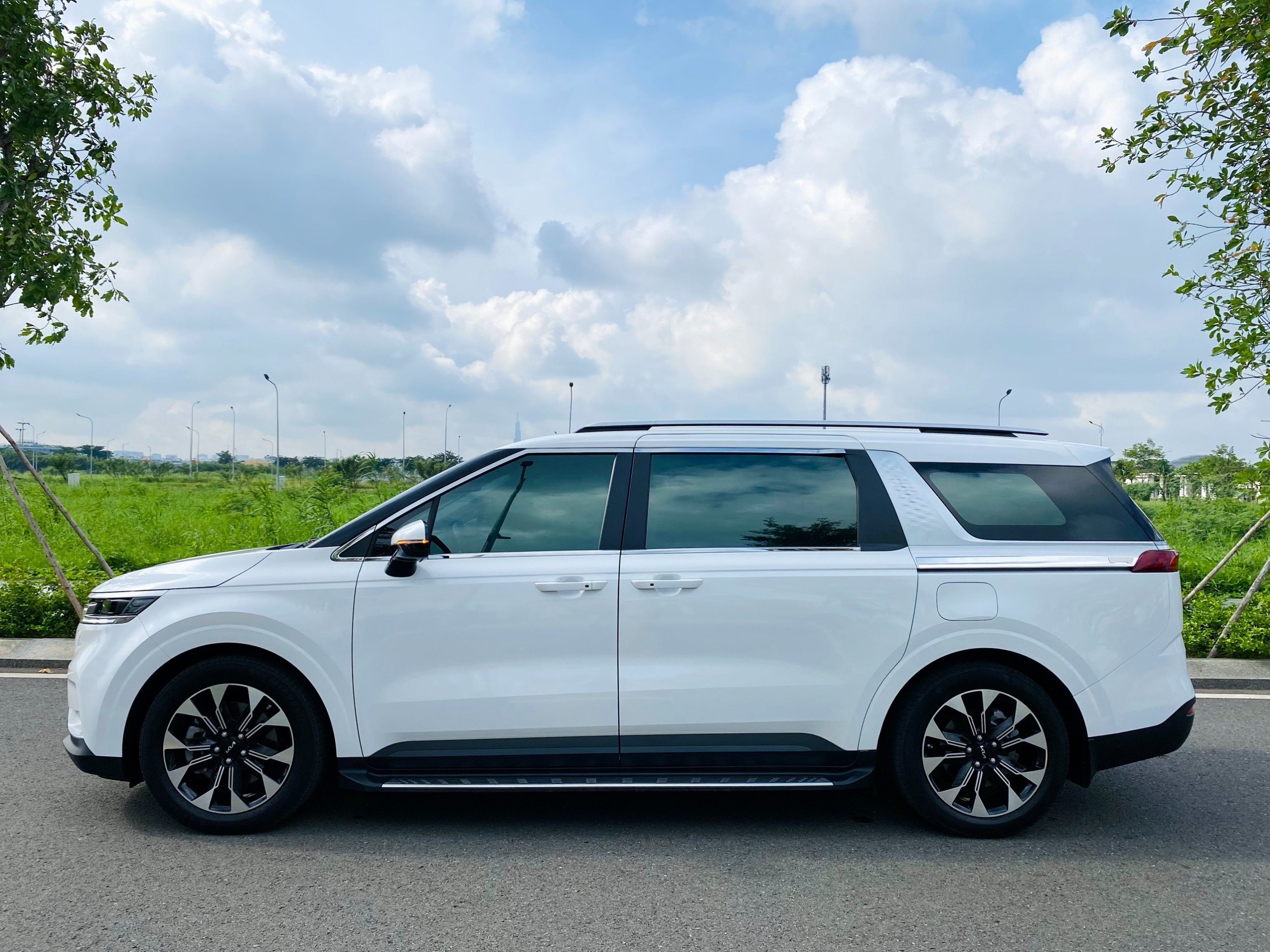 KIA Carnival 2023 - Luxury (1)