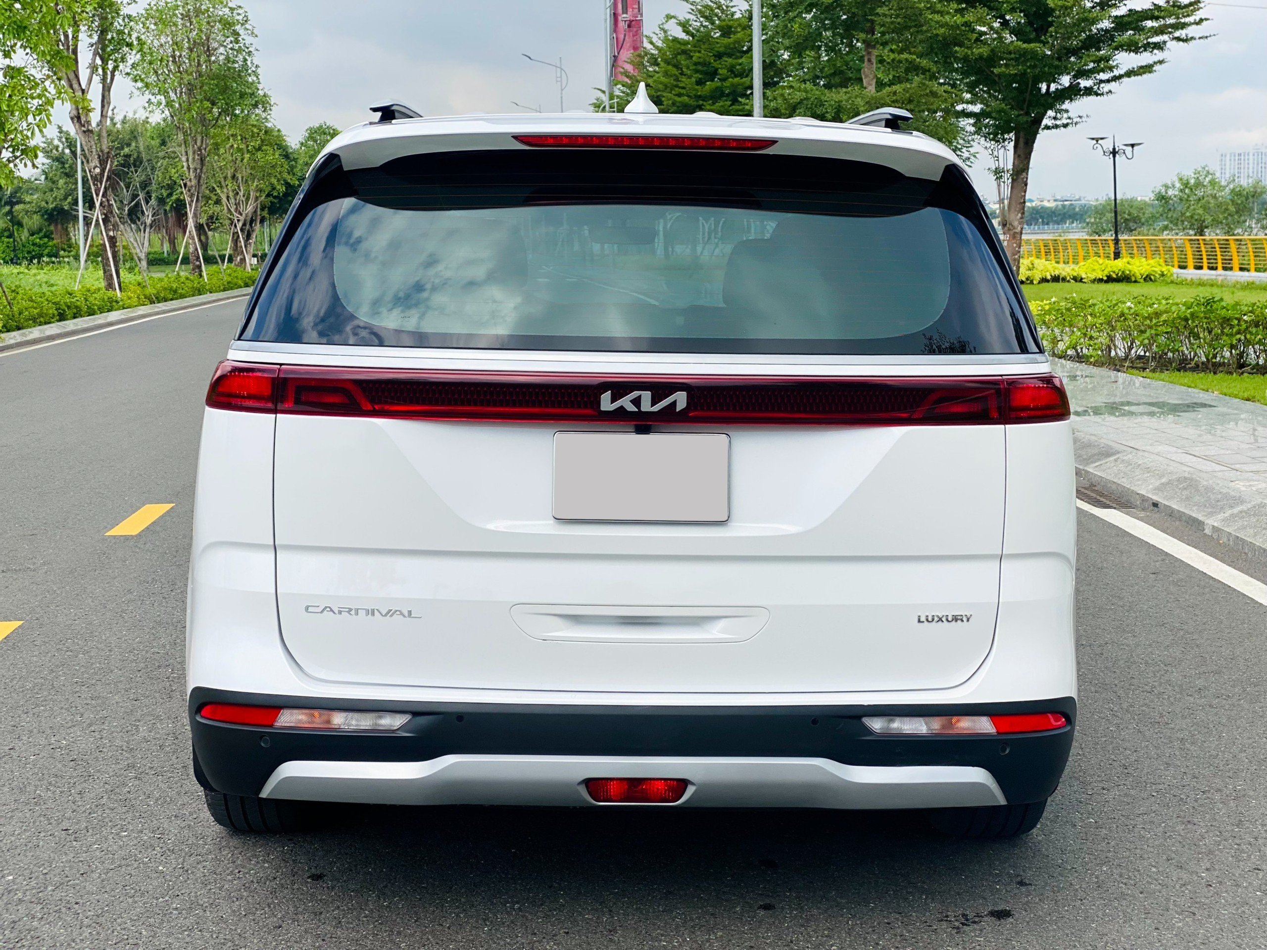 KIA Carnival 2023 - Luxury (11)
