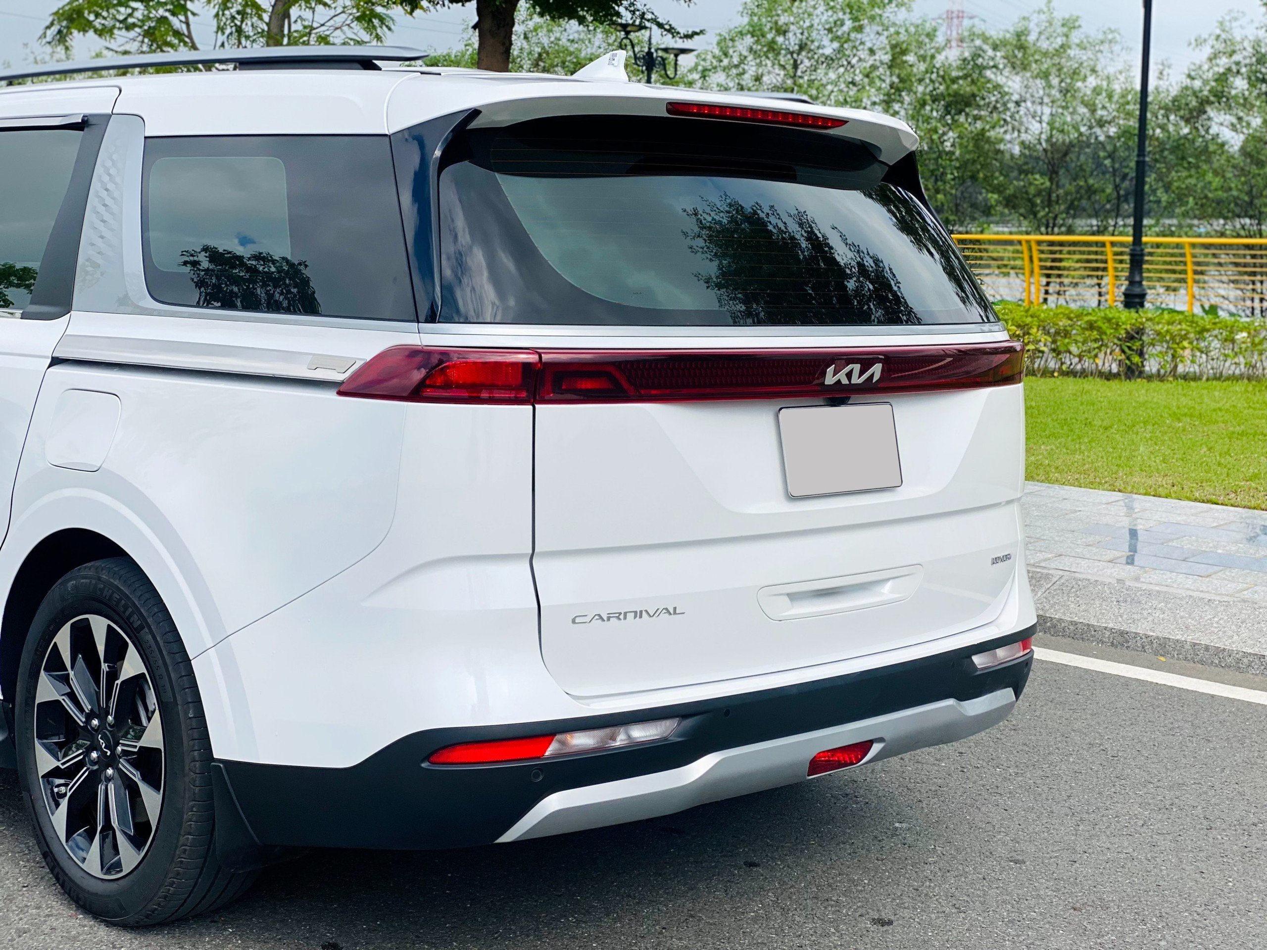KIA Carnival 2023 - Luxury (13)