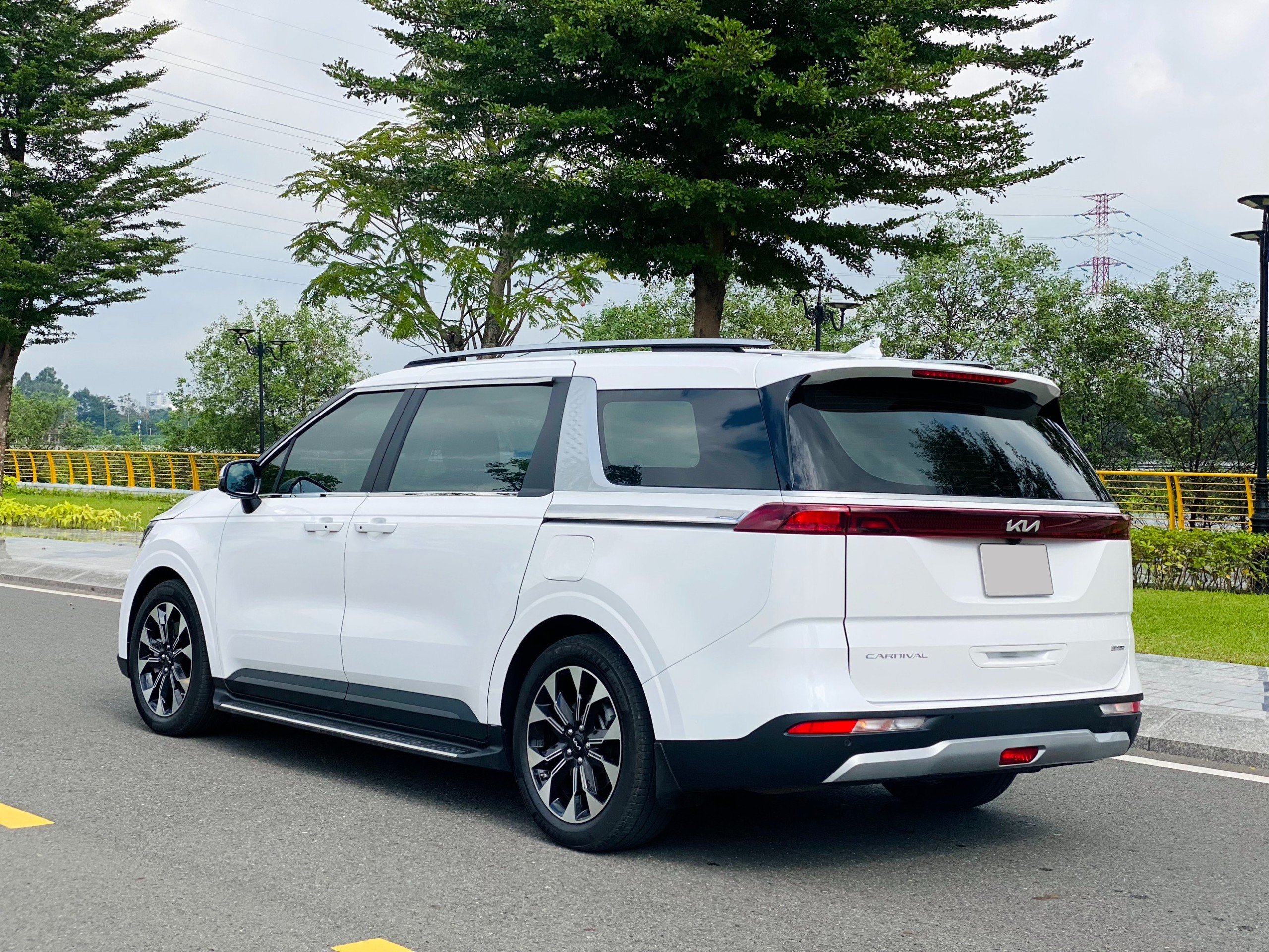 KIA Carnival 2023 - Luxury (16)