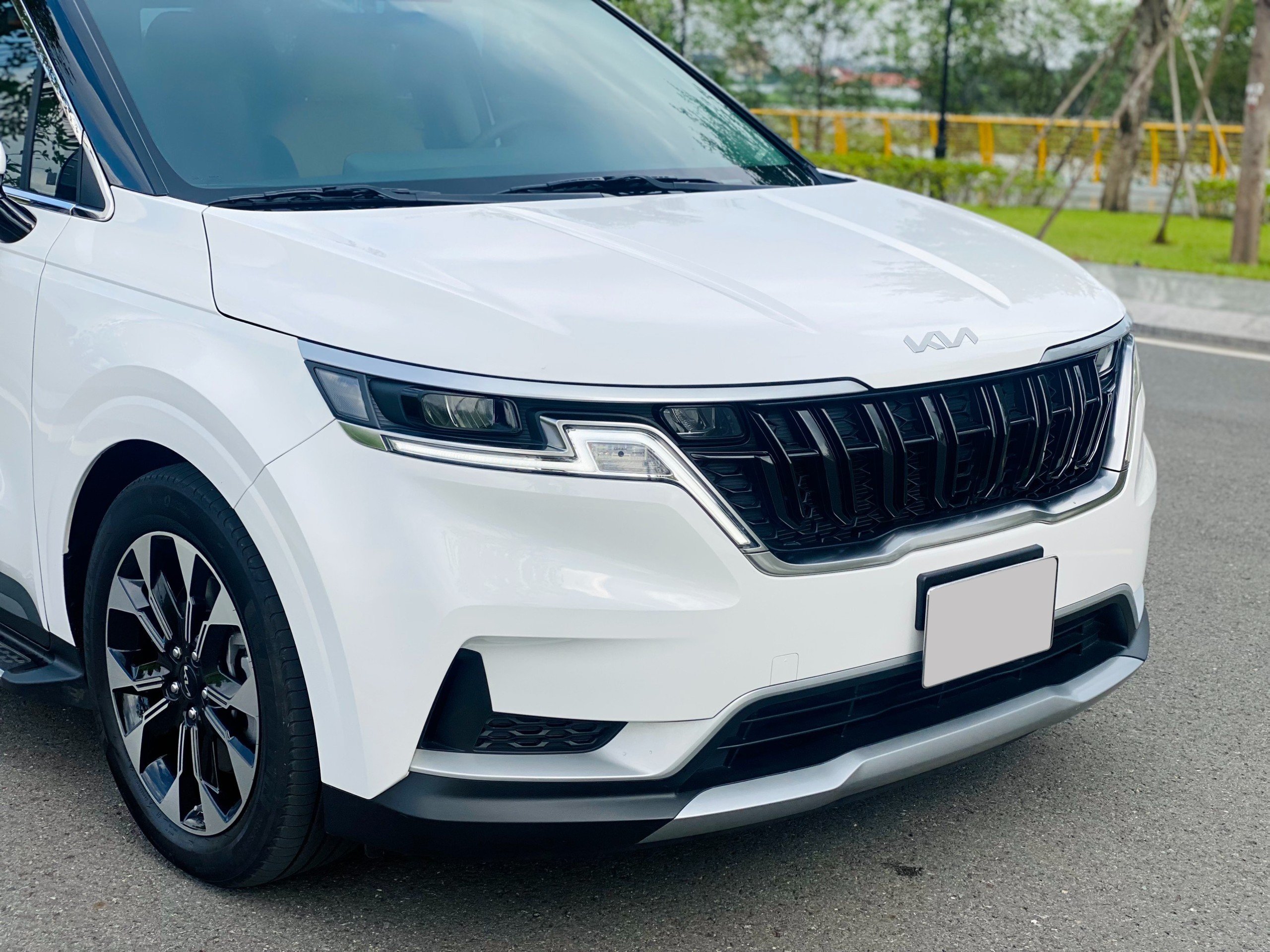 KIA Carnival 2023 - Luxury (4)