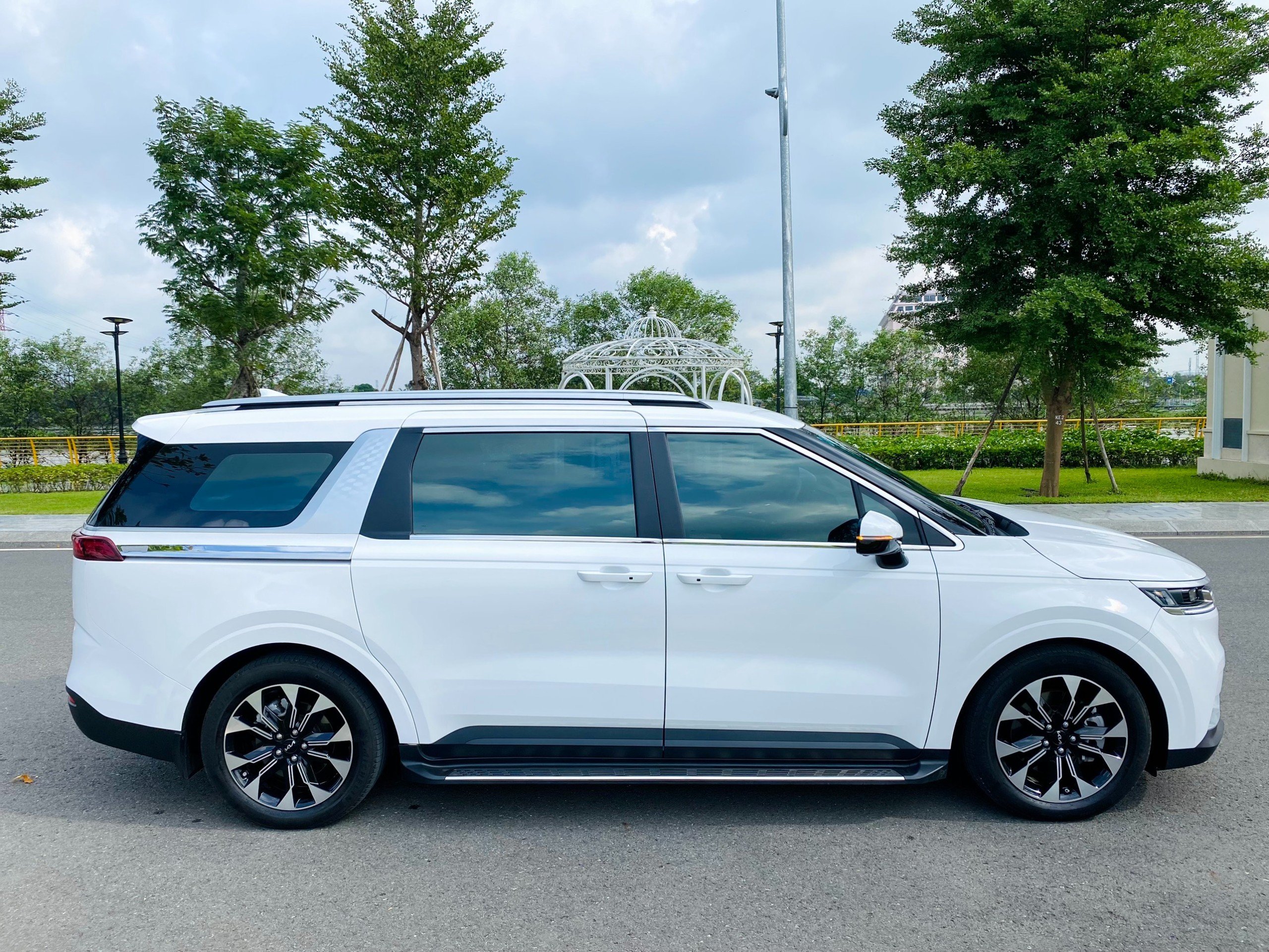 KIA Carnival 2023 - Luxury (7)