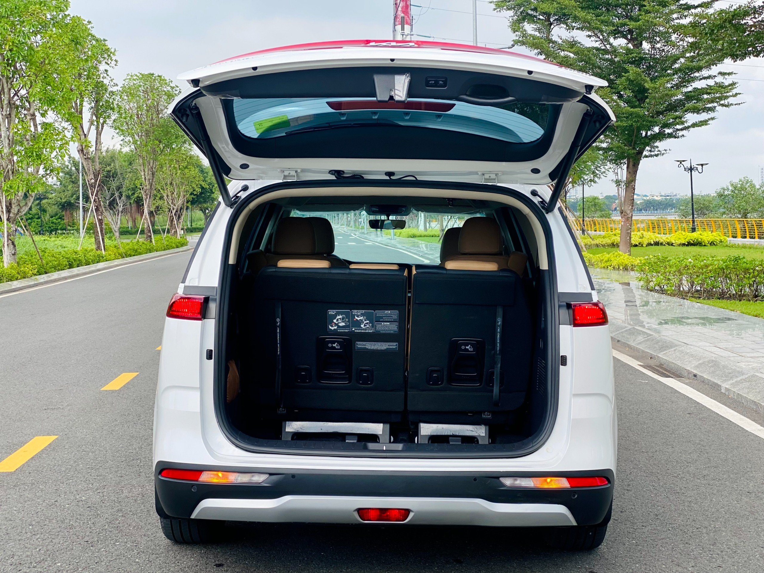 KIA Carnival 2023 - Luxury (9)