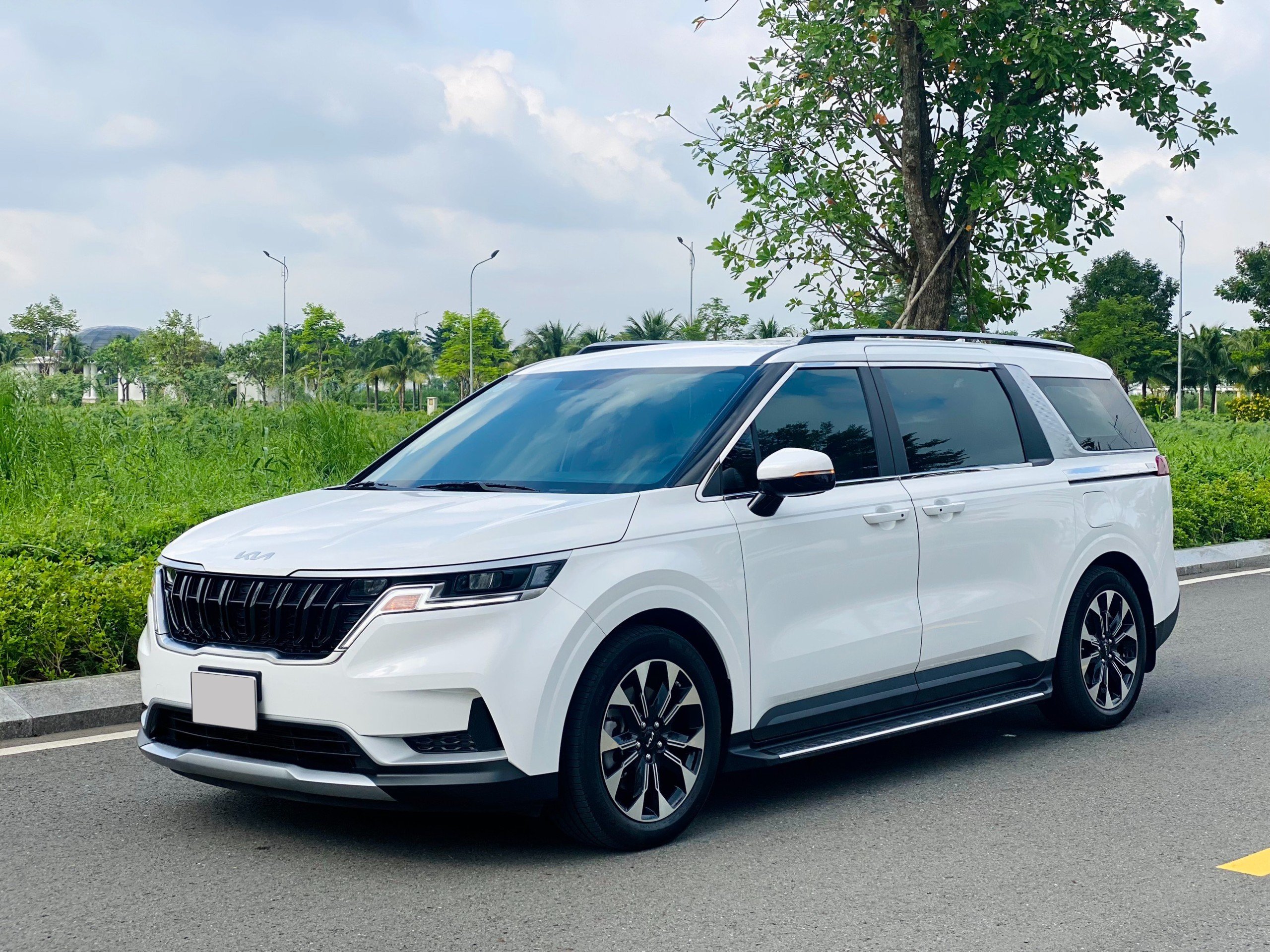 KIA Carnival 2023 - Luxury KIA Carnival 2023 - Luxury