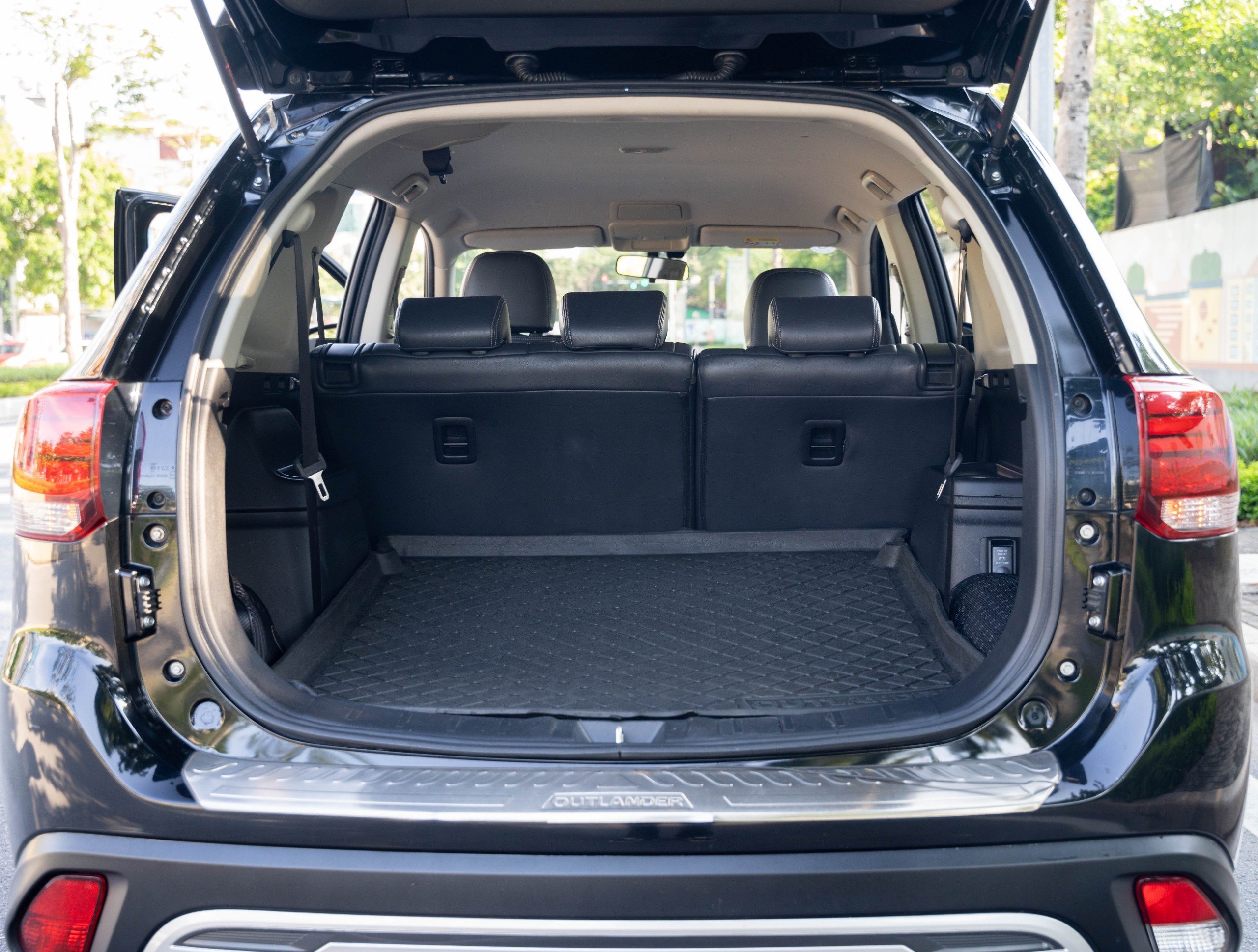 MITSUBISHI OUTLANDER 2021 (12)