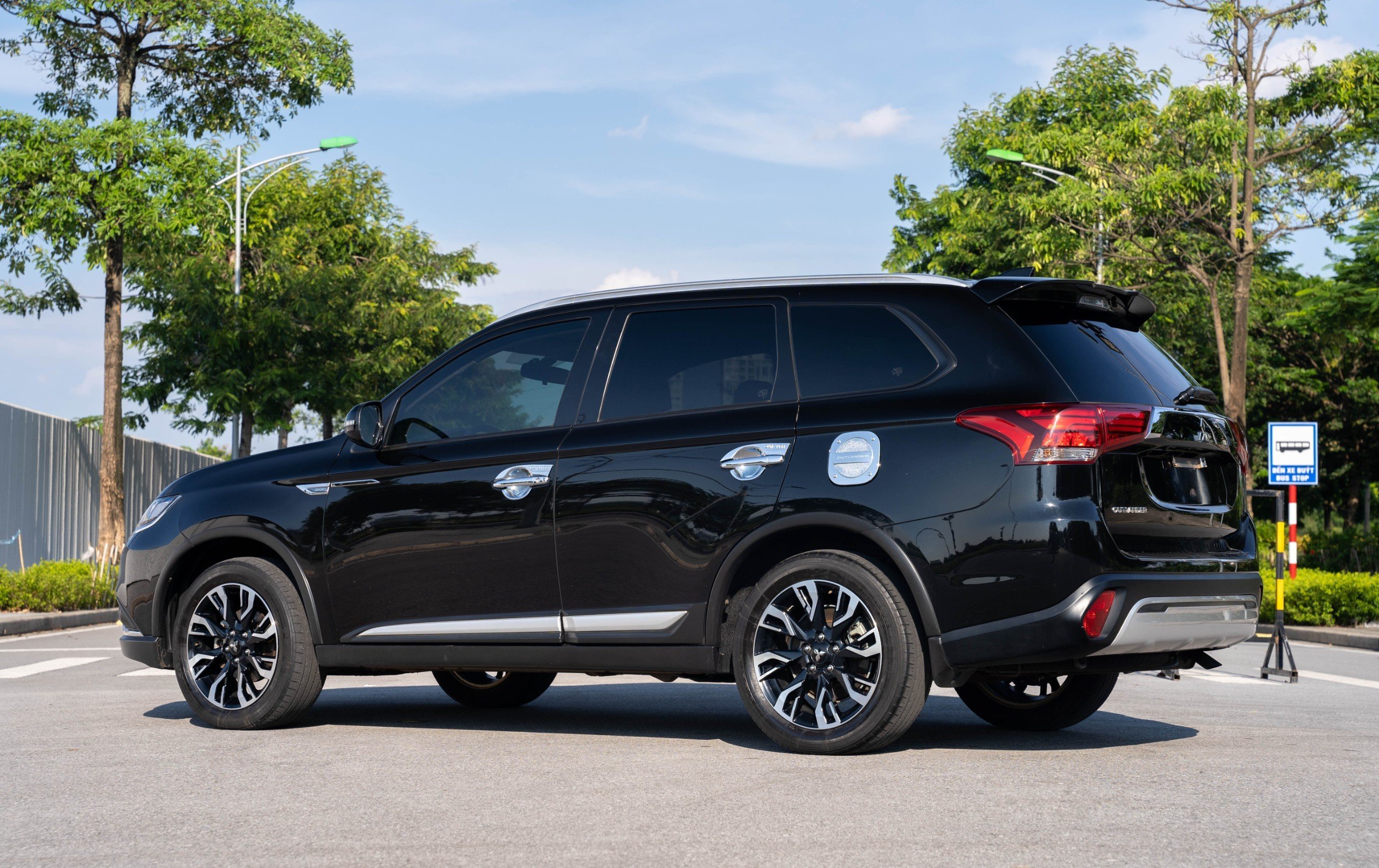MITSUBISHI OUTLANDER 2021 (16)