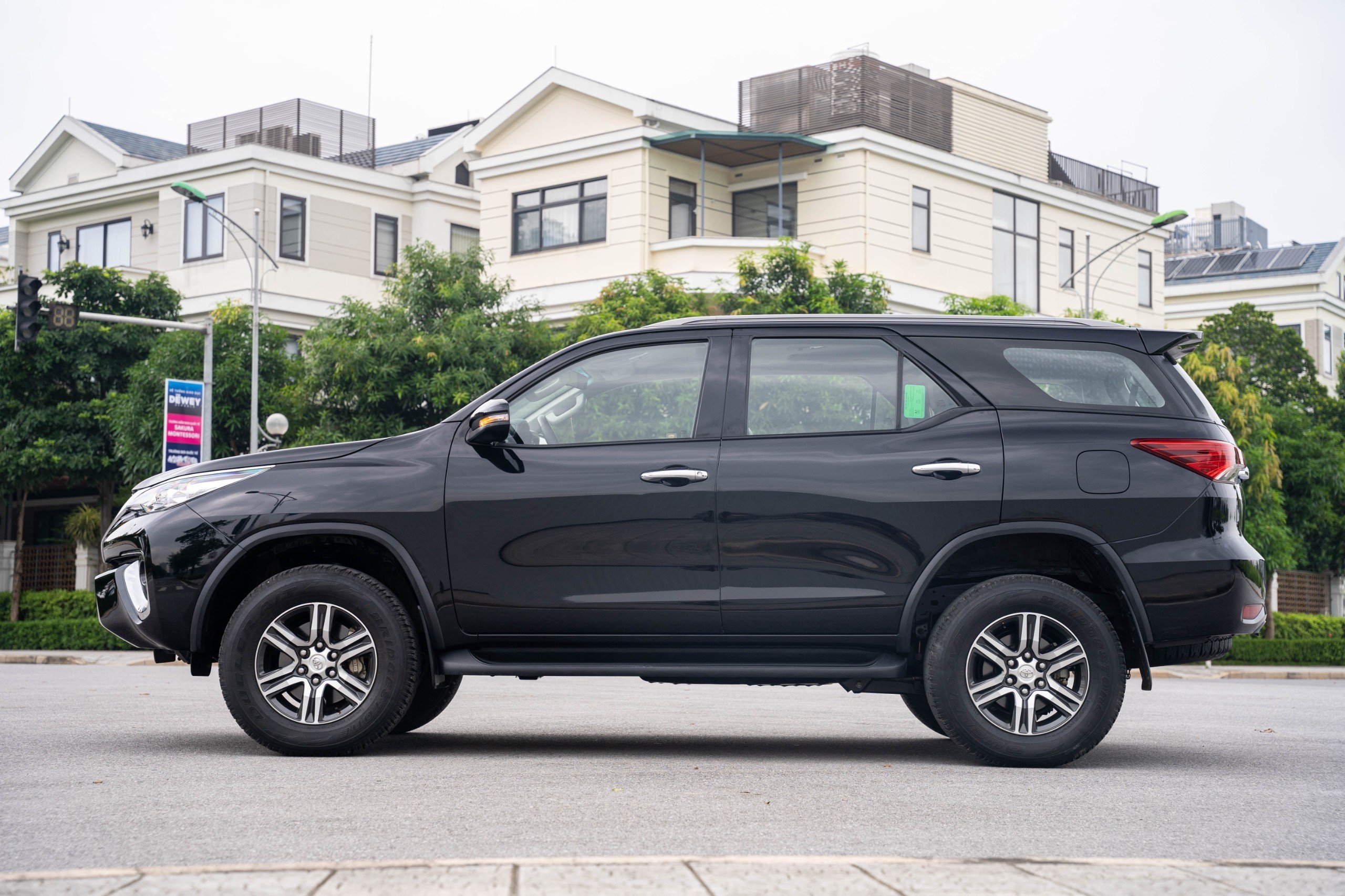 TOYOTA FORTUNER 2019 (4)