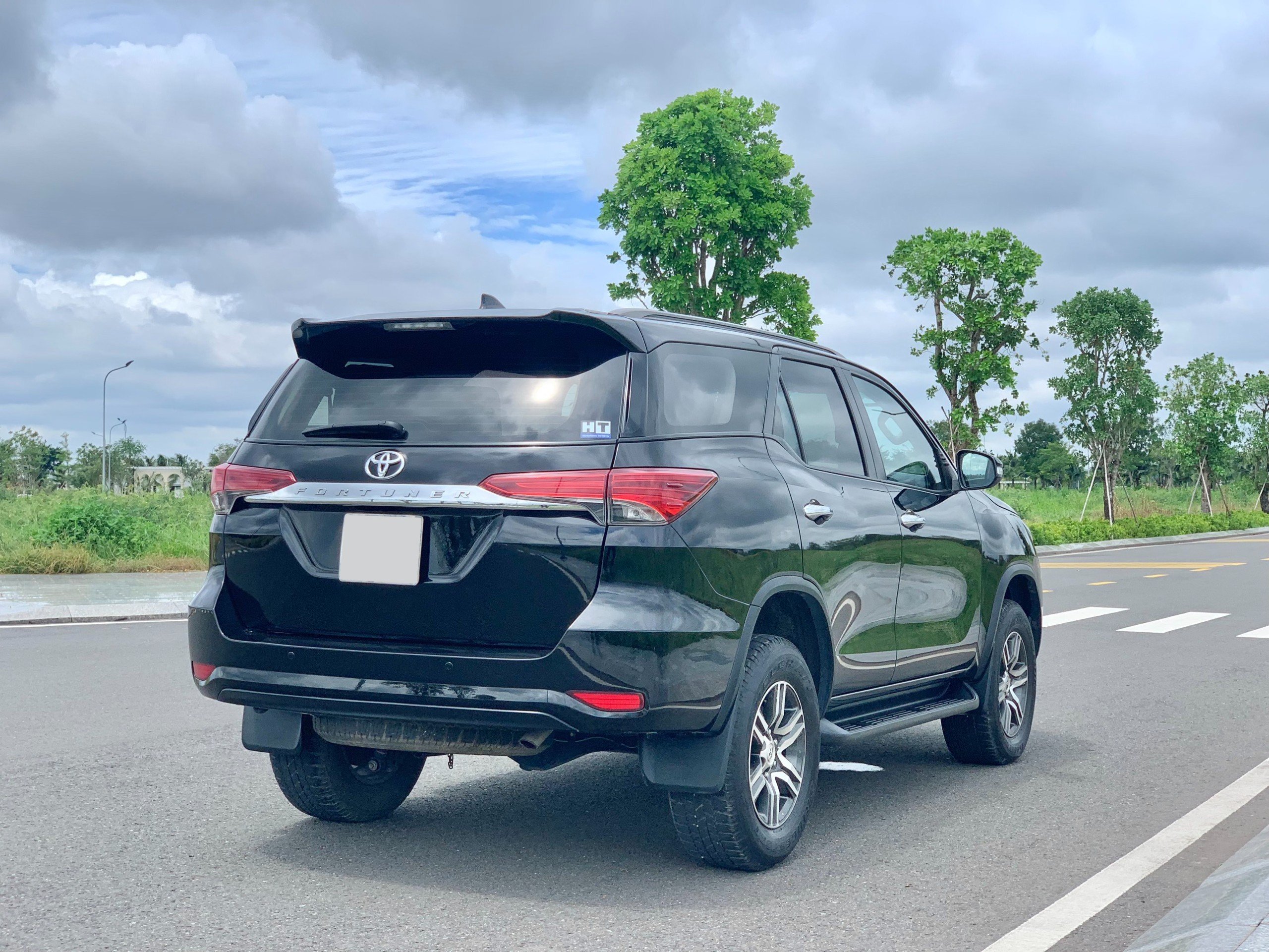 Toyota Fortuner 2017 2.7AT máy Xăng (1)