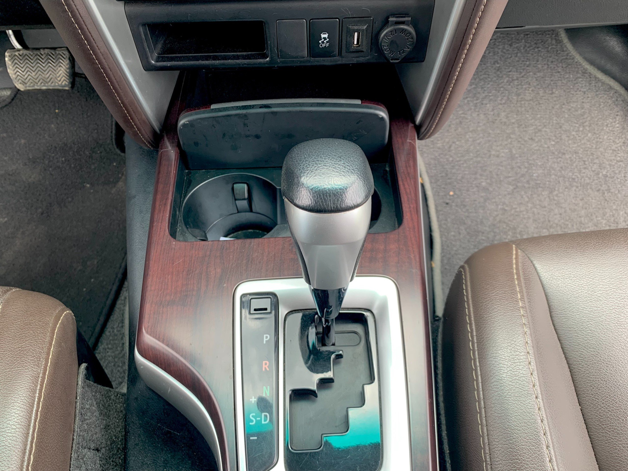 Toyota Fortuner 2017 2.7AT máy Xăng (2)